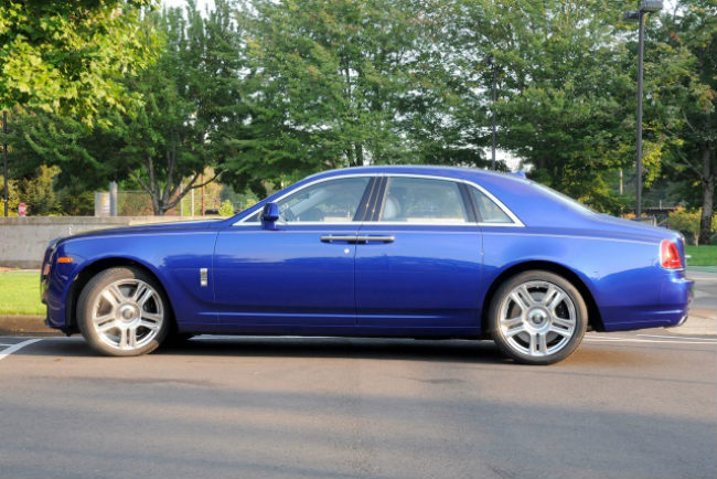 kham pha rolls-royce ghost 2015 chay em nhu tuyet roi hinh anh 2