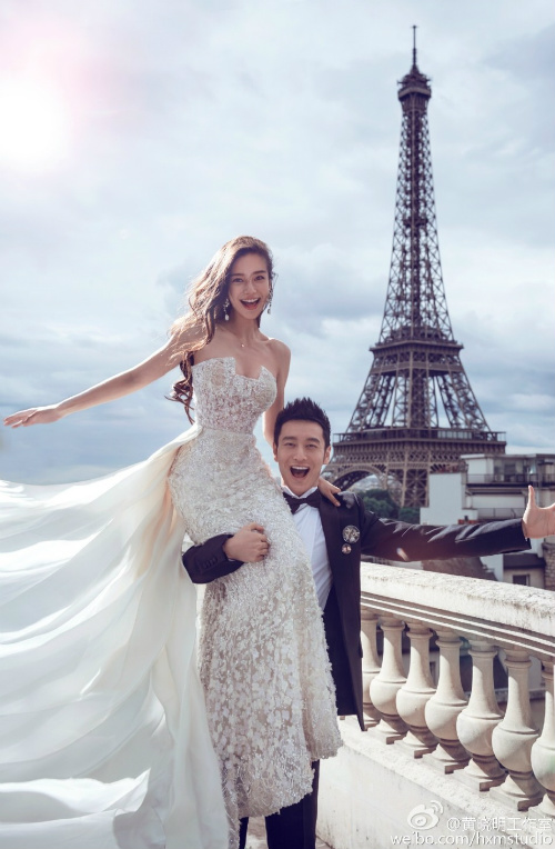Điểm đến tiếp theo của chúng ta là bộ ảnh cưới cực đẹp của cặp đôi Huỳnh Hiểu Minh và Angelababy. Họ là một trong những cặp đôi nổi tiếng nhất của làng giải trí Trung Quốc. Với sự tình tứ của họ, bộ ảnh này chắc chắn sẽ khiến bất kỳ ai cũng bị mê hoặc.