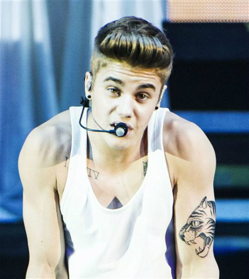 Justin Bieber Shows Off 100 Hours Of Tattoo Work In Shirtless Selfie