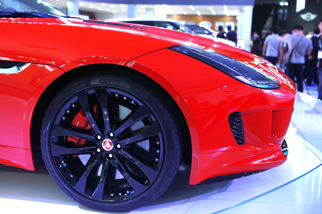 can canh chiec jaguar f-type r tai ha noi hinh anh 1