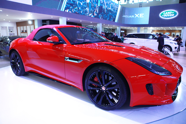 can canh chiec jaguar f-type r tai ha noi hinh anh 3