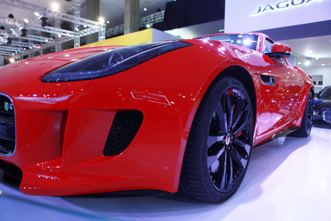 can canh chiec jaguar f-type r tai ha noi hinh anh 7