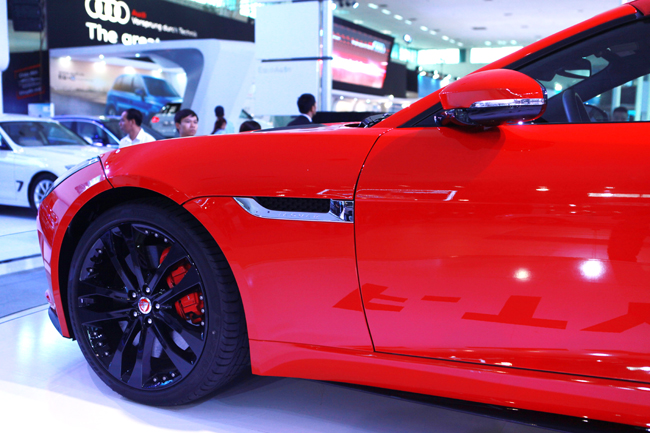 can canh chiec jaguar f-type r tai ha noi hinh anh 11