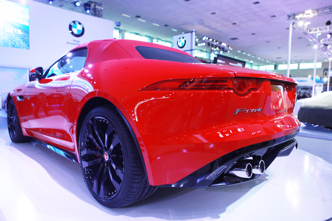 can canh chiec jaguar f-type r tai ha noi hinh anh 13