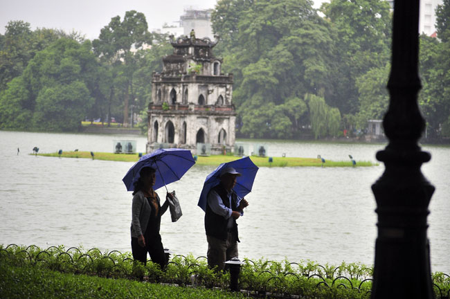 anh: nguoi ha noi te tai trong gio lanh, mua phun hinh anh 7