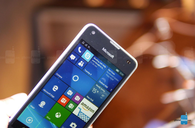 tren tay smartphone gia re lumia 550 hinh anh 3