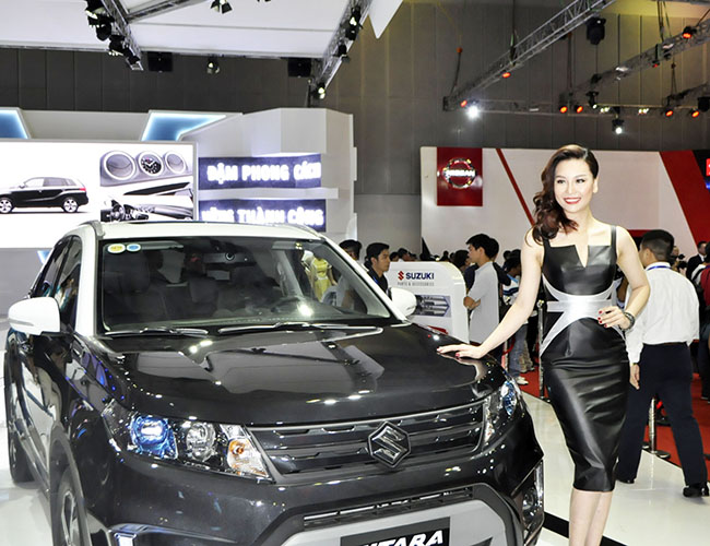 mau nu xinh dep hoi tu tai motor show 2015 hinh anh 1