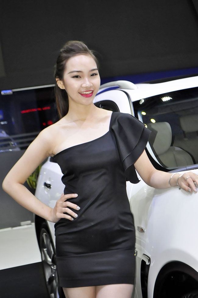 mau nu xinh dep hoi tu tai motor show 2015 hinh anh 4