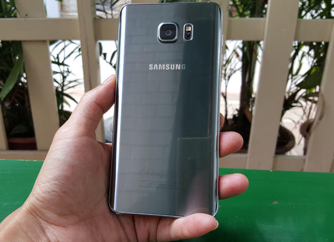 tren tay galaxy note 5 mau bac titanium manh me hinh anh 16