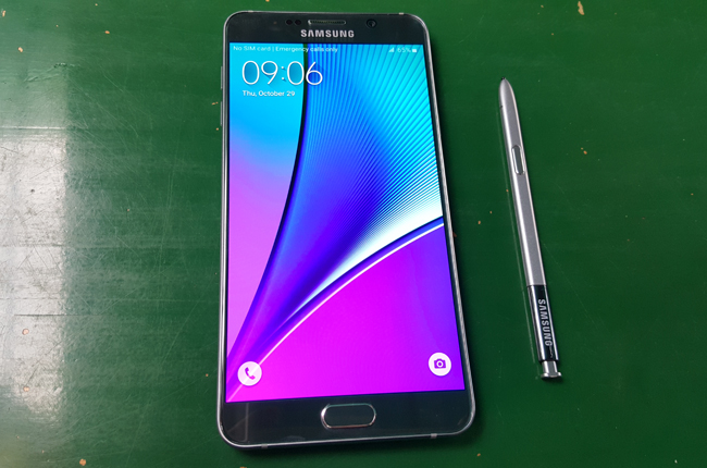 tren tay galaxy note 5 mau bac titanium manh me hinh anh 2