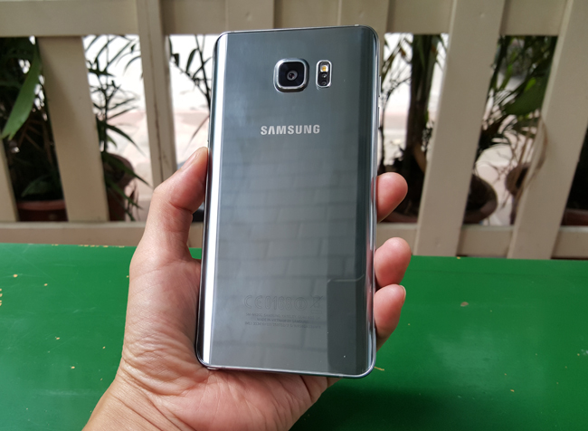 tren tay galaxy note 5 mau bac titanium manh me hinh anh 4