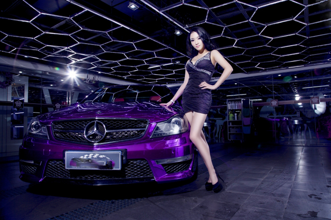 chan dai kheo khoe duong cong ben mercedes c63 amg hinh anh 3