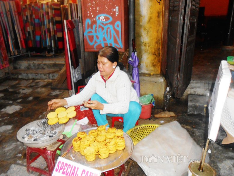 Giòn ngọt bánh khoai nướng trên phố Hội An