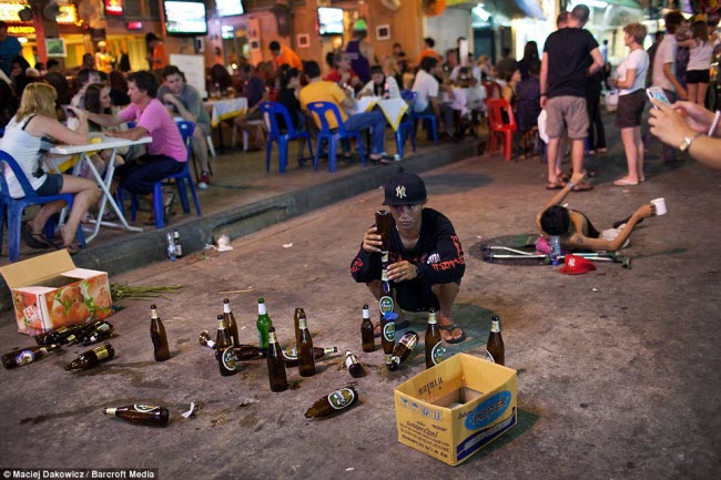 cuoc song nao nhiet ve dem tai pho du lich o bangkok hinh anh 6