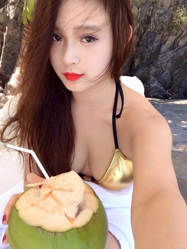 'gai mot con' vbiz do nong bong voi bikini hinh anh 17