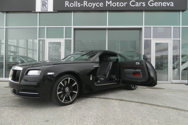 Rolls-Royce Wraith Carbon Fiber màu đen là một tuyệt tác của nghệ thuật và công nghệ. Hãy xem ảnh chi tiết về chiếc siêu xe này, và thưởng thức vẻ đẹp sang trọng và hiện đại của nó.
