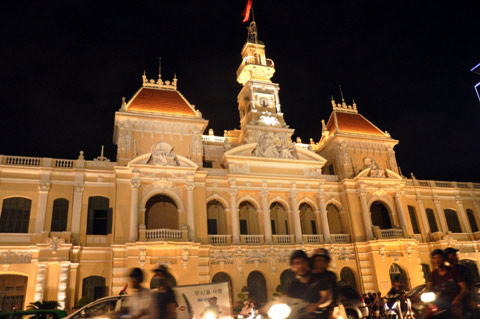 Đường phố Sài Gòn lung linh trước thềm năm mới 2016- Ảnh 13.