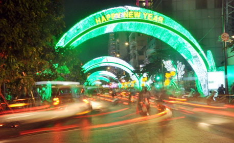 Đường phố Sài Gòn lung linh trước thềm năm mới 2016- Ảnh 7.