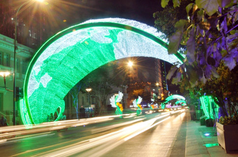 Đường phố Sài Gòn lung linh trước thềm năm mới 2016- Ảnh 8.