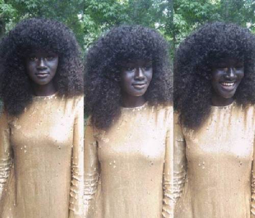 Làn da đen kỳ lạ: Hãy cùng khám phá vẻ đẹp đầy bất ngờ của làn da đen kỳ lạ trong hình ảnh này. Sắc tố melanin đem lại cho làn da không chỉ một màu sắc độc đáo mà còn tỏa ra nhiều nét quyến rũ, thu hút ánh nhìn của mọi người.