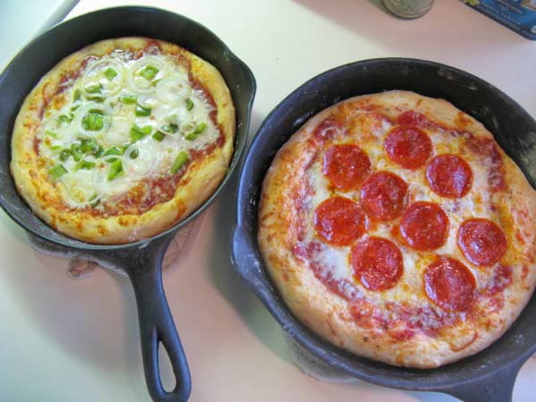 [Từ A đến Z] Cách làm pizza xúc xích bằng chảo siêu ĐƠN GIẢN