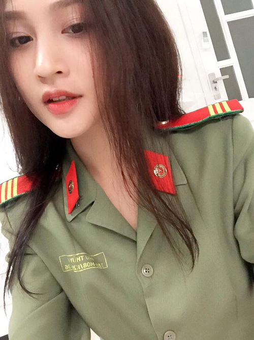 nữ công an 9x Nữ công an 9x là một trong những biểu tượng mới của sự nghị lực của người phụ nữ Việt Nam. Hãy xem hình ảnh về các nữ chiến sĩ công an 9x, bạn sẽ cảm nhận được quyết tâm và nghị lực của những người này trong việc đảm bảo an ninh cho cộng đồng.