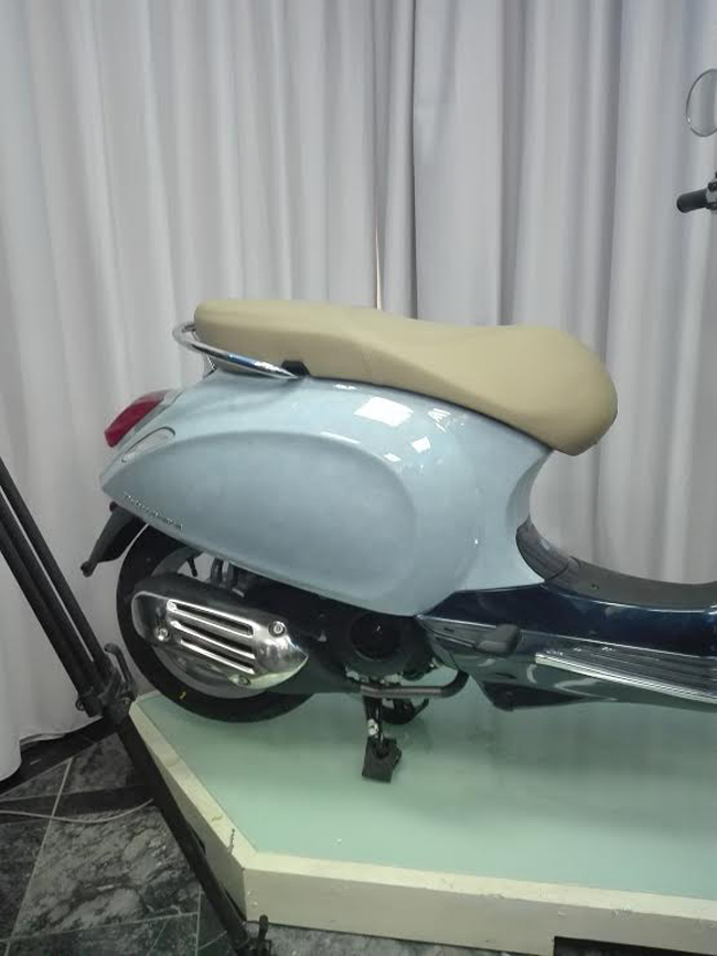 ngam vespa primavera can trung 