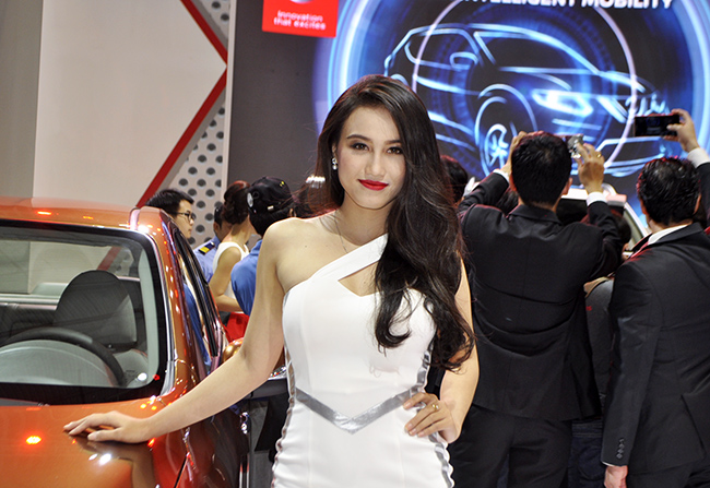 anh: nhung nu pg xinh dep tai trien lam o to motoshow 2016 hinh anh 10