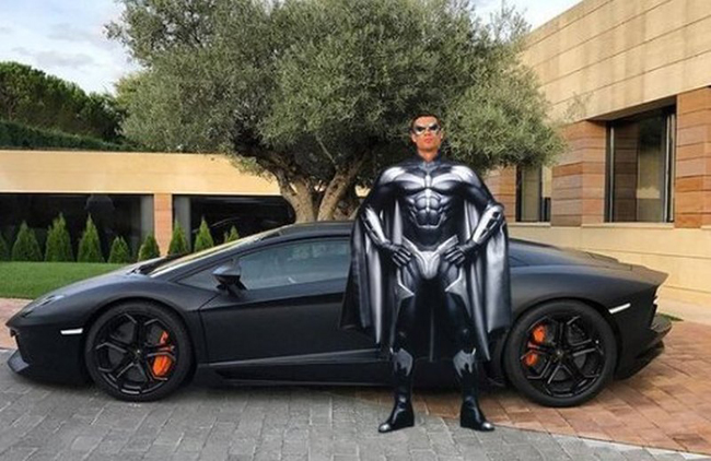 Ảnh chế cực hài Cristiano Ronaldo bên Lamborghini