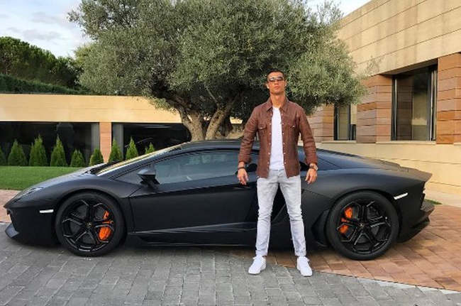 anh che cuc hai cristiano ronaldo ben lamborghini hinh anh 10