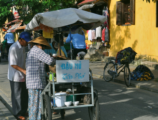 Món ăn vặt từ đường phố - trải nghiệm ẩm thực không thể bỏ qua cho những người yêu thích ăn uống. Từ bắp rang, khoai tây chiên cho đến chè khúc bạch hay trái cây tươi mát, hình ảnh liên quan sẽ khiến bạn cảm thấy háo hức và muốn thưởng thức ngay lập tức.