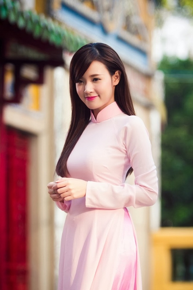 ngan ngo ngam giai nhan viet tha dang voi ta ao trang hinh anh 3