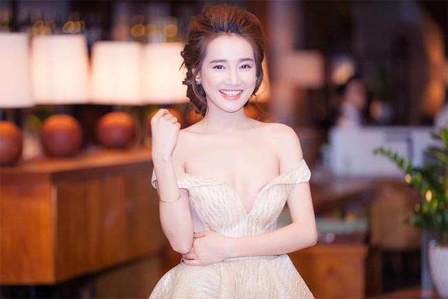 my nu viet qua sexy voi vay la loi nhu sap roi hinh anh 11