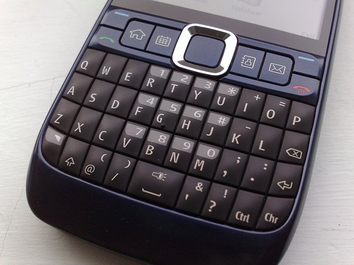 "Hoài cổ" những mẫu điện thoại bàn phím QWERTY lừng danh của Nokia