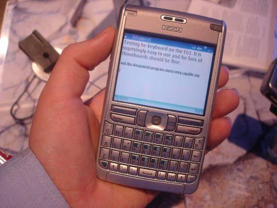 "Hoài cổ" những mẫu điện thoại bàn phím QWERTY lừng danh của Nokia