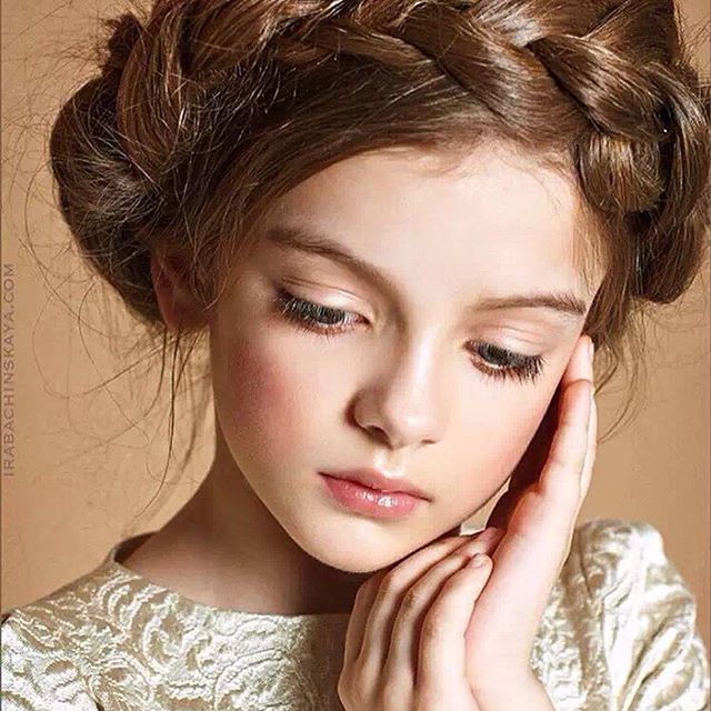 Cảm nhận vẻ thiên thần trong mẫu nhí Nga, sự ánh sáng trong làn da và kiểu tóc tuyệt đẹp. Hãy xem qua bộ sưu tập ảnh của bé để hiểu thêm về vẻ đẹp độc đáo của các bé Nga.