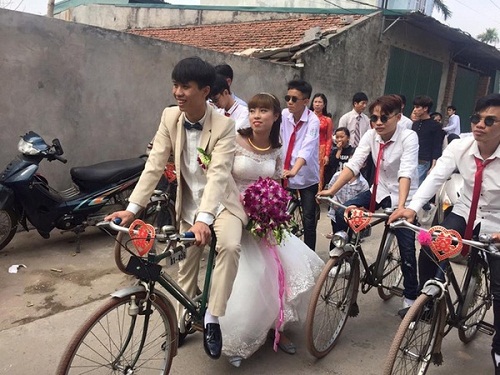 Rước dâu bằng xe Thống Nhất là một trong những hình ảnh cổ điển đầy ý nghĩa trong ngày cưới tại Việt Nam. Được xem là phong tục truyền thống đã bao đời nay, việc rước dâu bằng xe Thống Nhất đem lại sự trang trọng và đầy cảm xúc cho ngày cưới của cặp đôi.