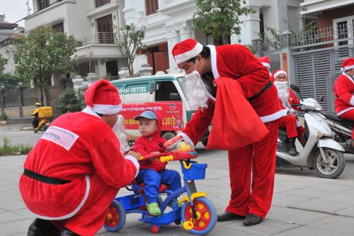 Sinh viên: Chào mừng bạn đến với hình ảnh tuyệt vời về cuộc sống của các sinh viên! Hãy cùng chúng tôi khám phá những trải nghiệm đáng nhớ của các bạn sinh viên, đầy sự khao khát và hoài bão. Hình ảnh này sẽ giúp bạn cảm nhận được nổi áp lực và thách thức đối với các bạn trẻ trong việc hoàn thành học vấn và lập nghiệp.