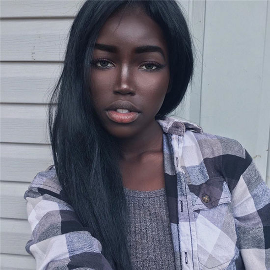 Nhan sắc đẹp lạ của cô gái có làn da đen ấn tượng