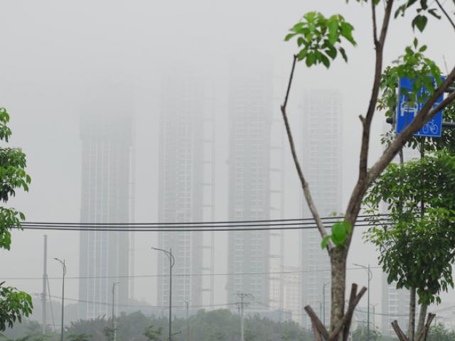 Sương mù dày đặc xuất hiện ở SG, gần trưa vẫn không hết