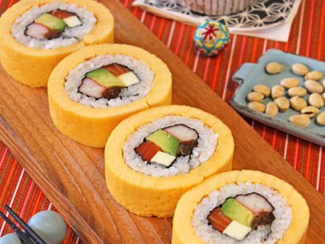 Biến tấu lạ miệng với sushi trứng cuộn ngon miễn bàn