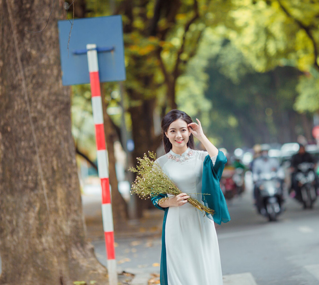 chi mim cuoi, co giao day toan cung khien bao nguoi ngan ngo hinh anh 2