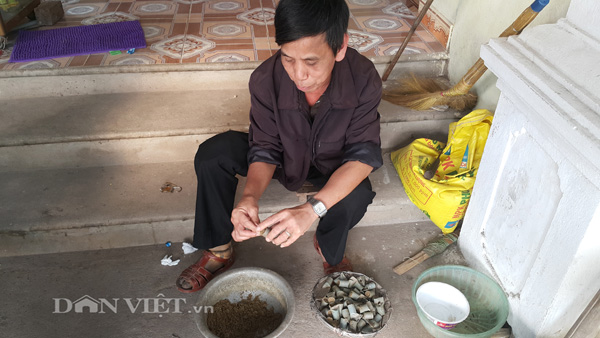 Chế chai phế thải kiểu lạ hoắc để bẫy cua đồng kiếm nửa triệu/ngày