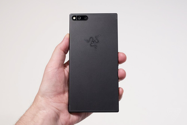 tren tay razer phone: smartphone ly tuong cho dan nghien game hinh anh 3