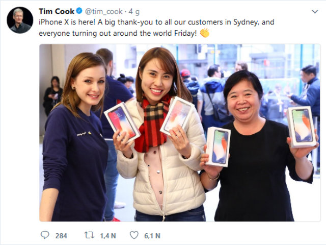 Tim Cook vui mừng chia sẻ ảnh người Việt mua iPhone X