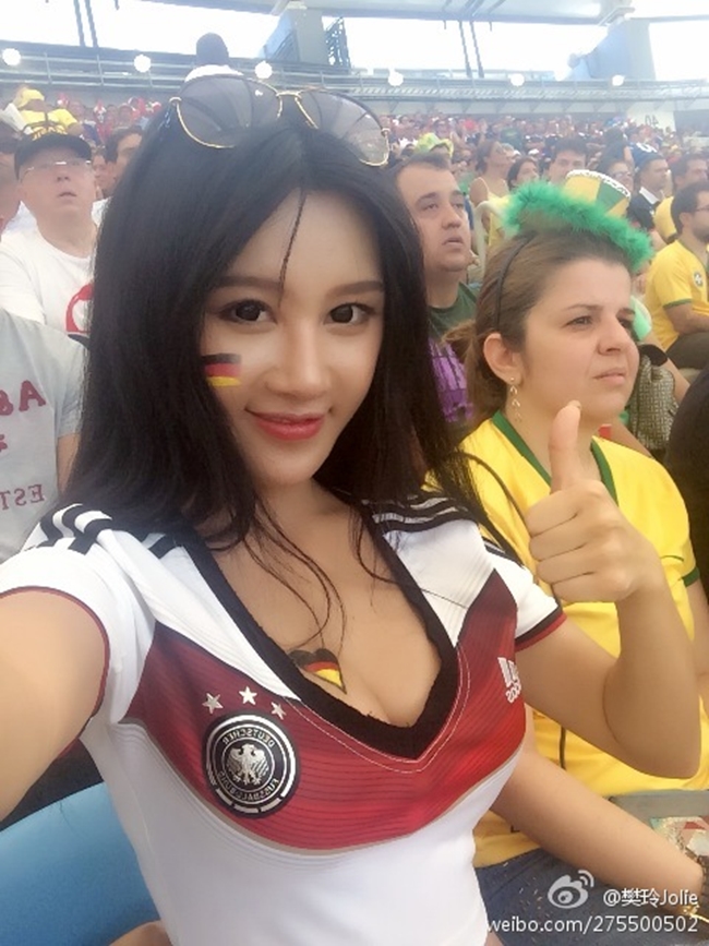 my nu dung vong 1 nong bong kep dien thoai o world cup 2014 gio ra sao? hinh anh 3