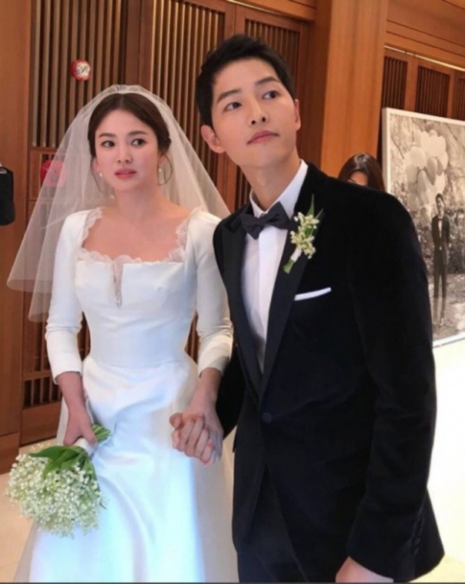 Song Hye Kyo từng gây thổn thức với mẫu váy cưới đẹp như mơ