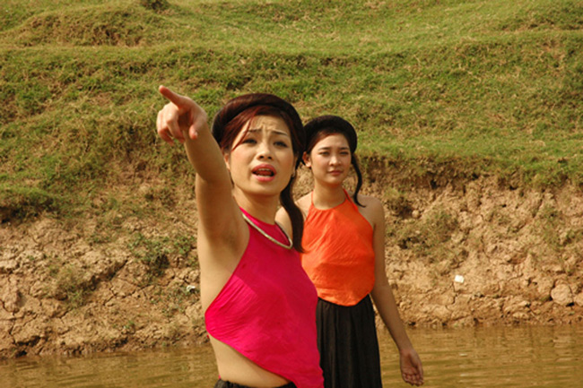 ao yem, ao dai gay tranh cai tren man anh viet hinh anh 20