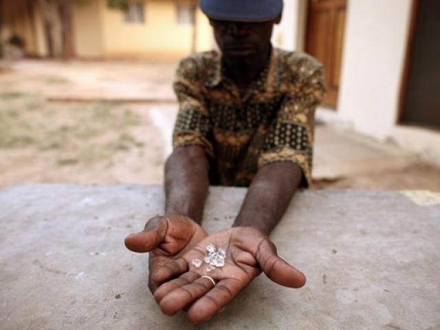 Mỏ ”vàng trắng” trữ lượng 1.000 tỉ USD tại Zimbabwe