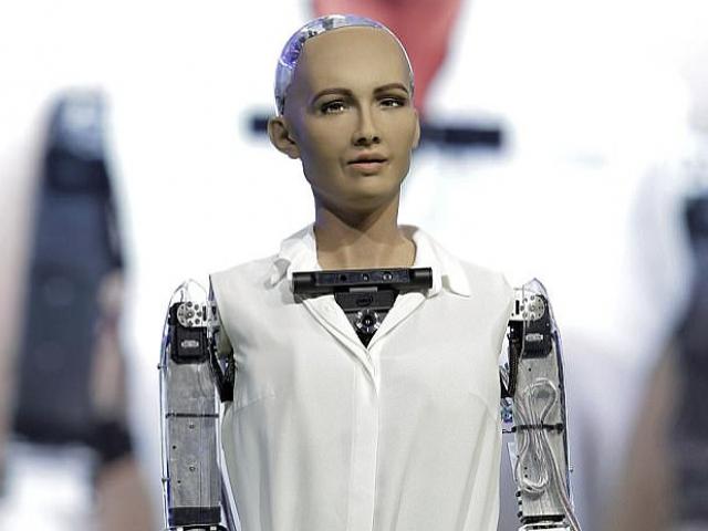Tuyên bố sốc của robot được cấp quyền công dân đầu tiên thế giới